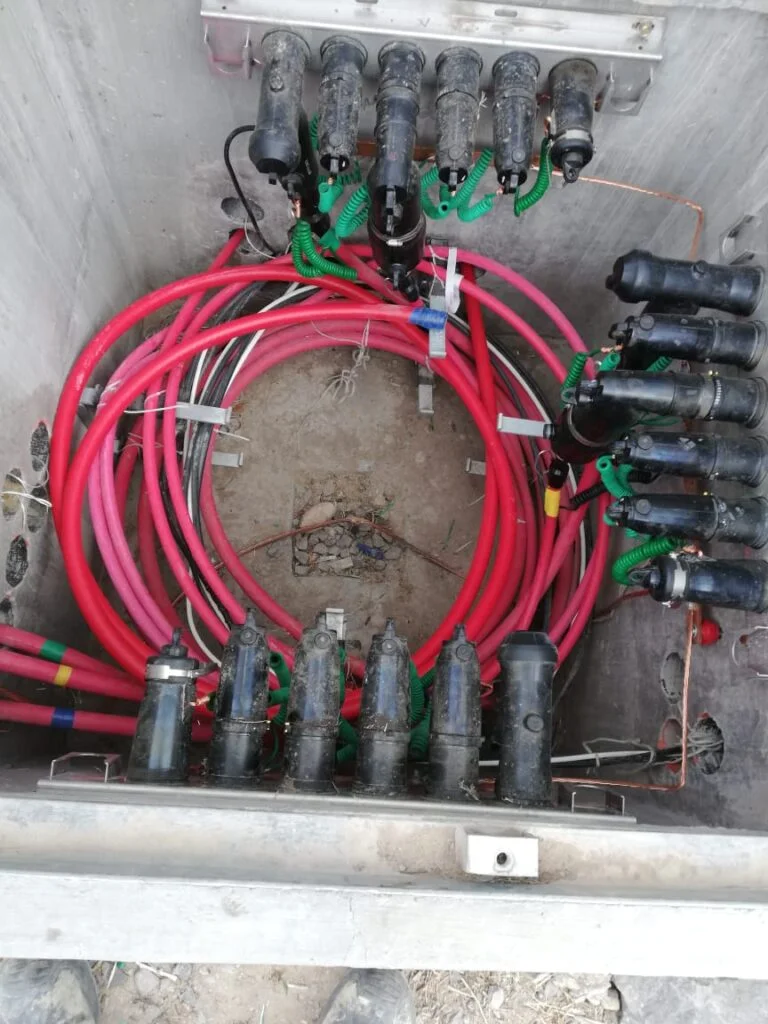 Cableado de potencia en registro para instalación eléctrica subterránea